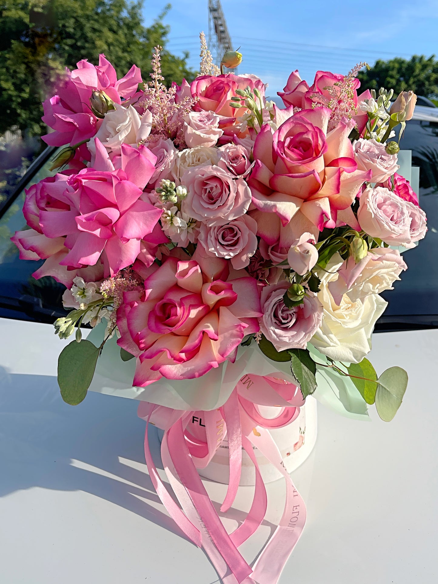 Spray Rose Bouquet In A  Box - Miami Flower Store Same-Day Delivery Fort Lauderdale Brickell Aventura Las Olas Hallendale Beach Hollywood Sunny Isles