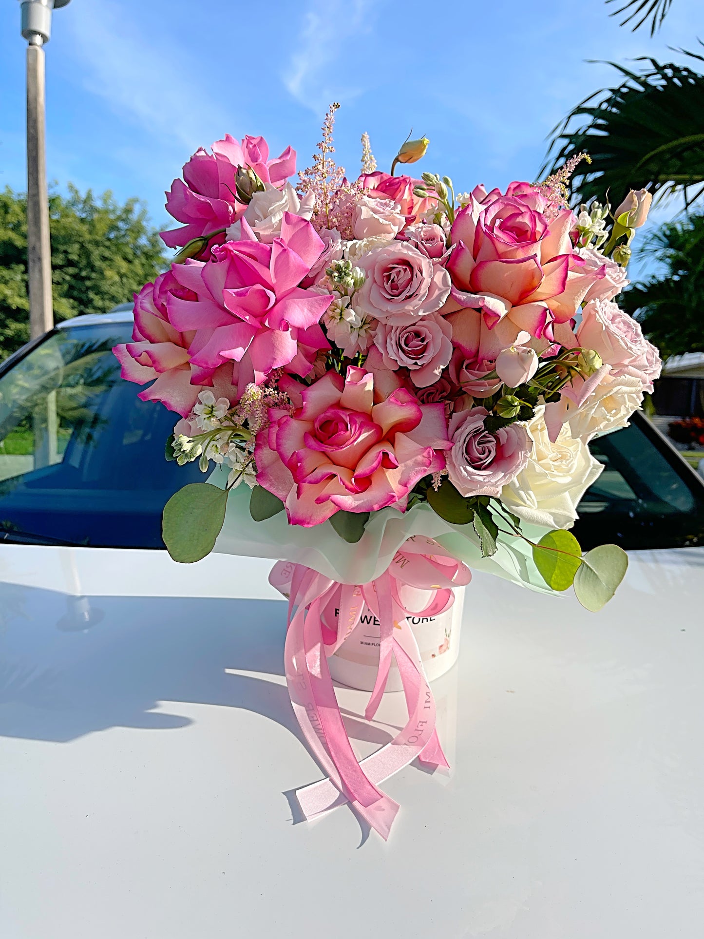 Spray Rose Bouquet In A  Box - Miami Flower Store Same-Day Delivery Fort Lauderdale Brickell Aventura Las Olas Hallendale Beach Hollywood Sunny Isles