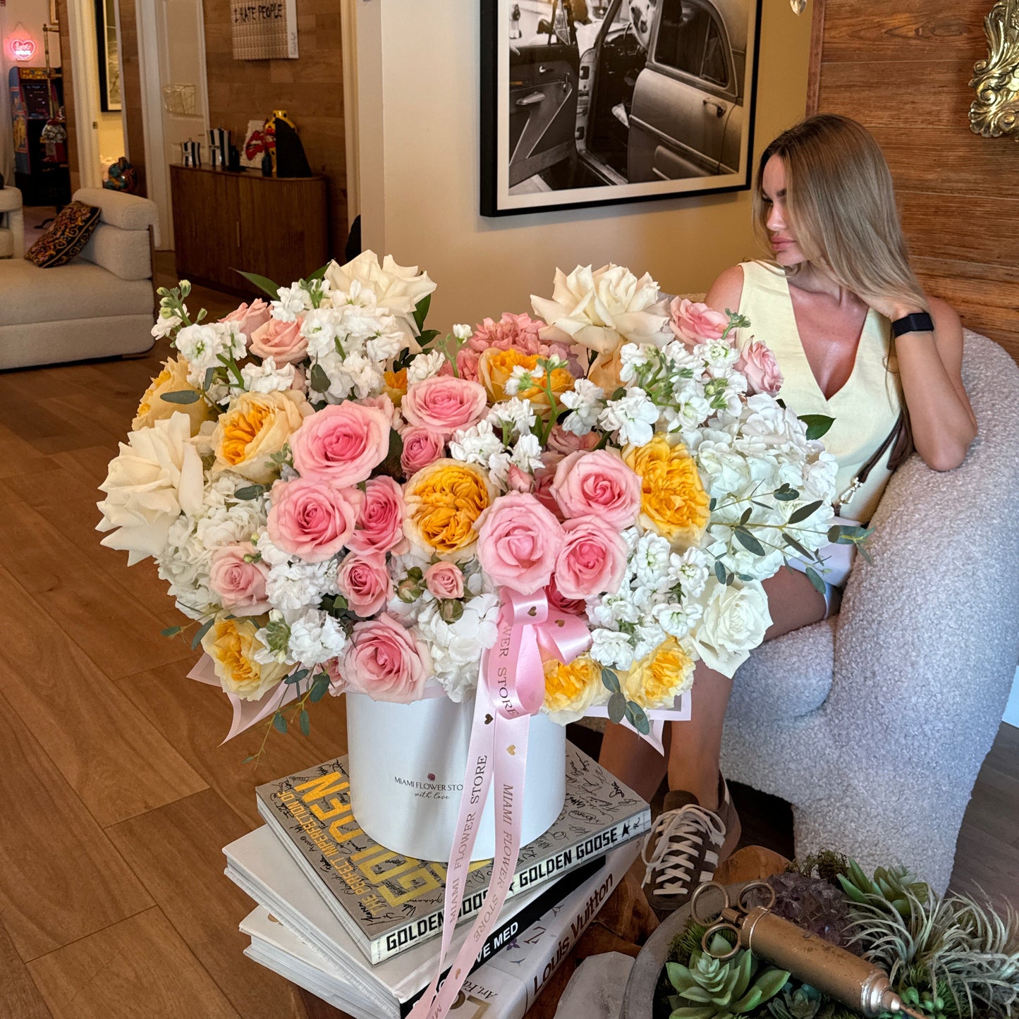White, Pink & Yellow Roses in A Flower Box - Miami Flower Store Same-Day Delivery Fort Lauderdale Brickell Aventura Las Olas Hallendale Beach Hollywood Sunny Isles