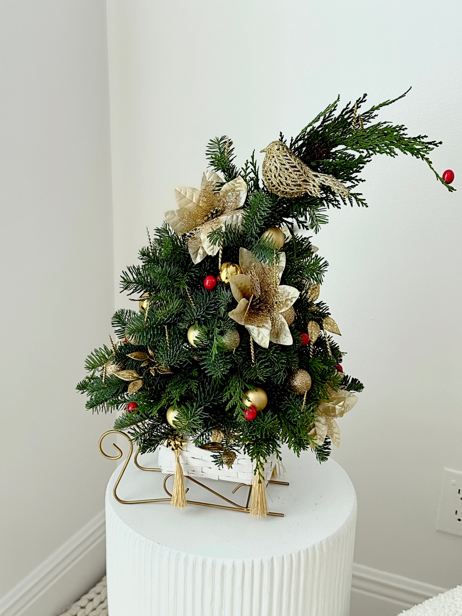 Christmas Tree In Santa Claus's Sleigh - Miami Flower Store Same-Day Delivery Fort Lauderdale Brickell Aventura Las Olas Hallendale Beach Hollywood Sunny Isles