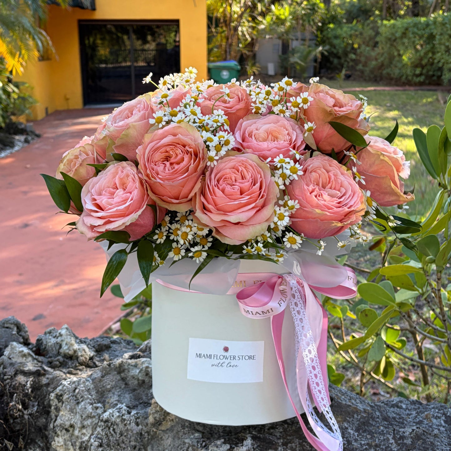 Roses & Chamomile Flower Bouquet In A Box - Miami Flower Store Same-Day Delivery Fort Lauderdale Brickell Aventura Las Olas Hallendale Beach Hollywood Sunny Isles
