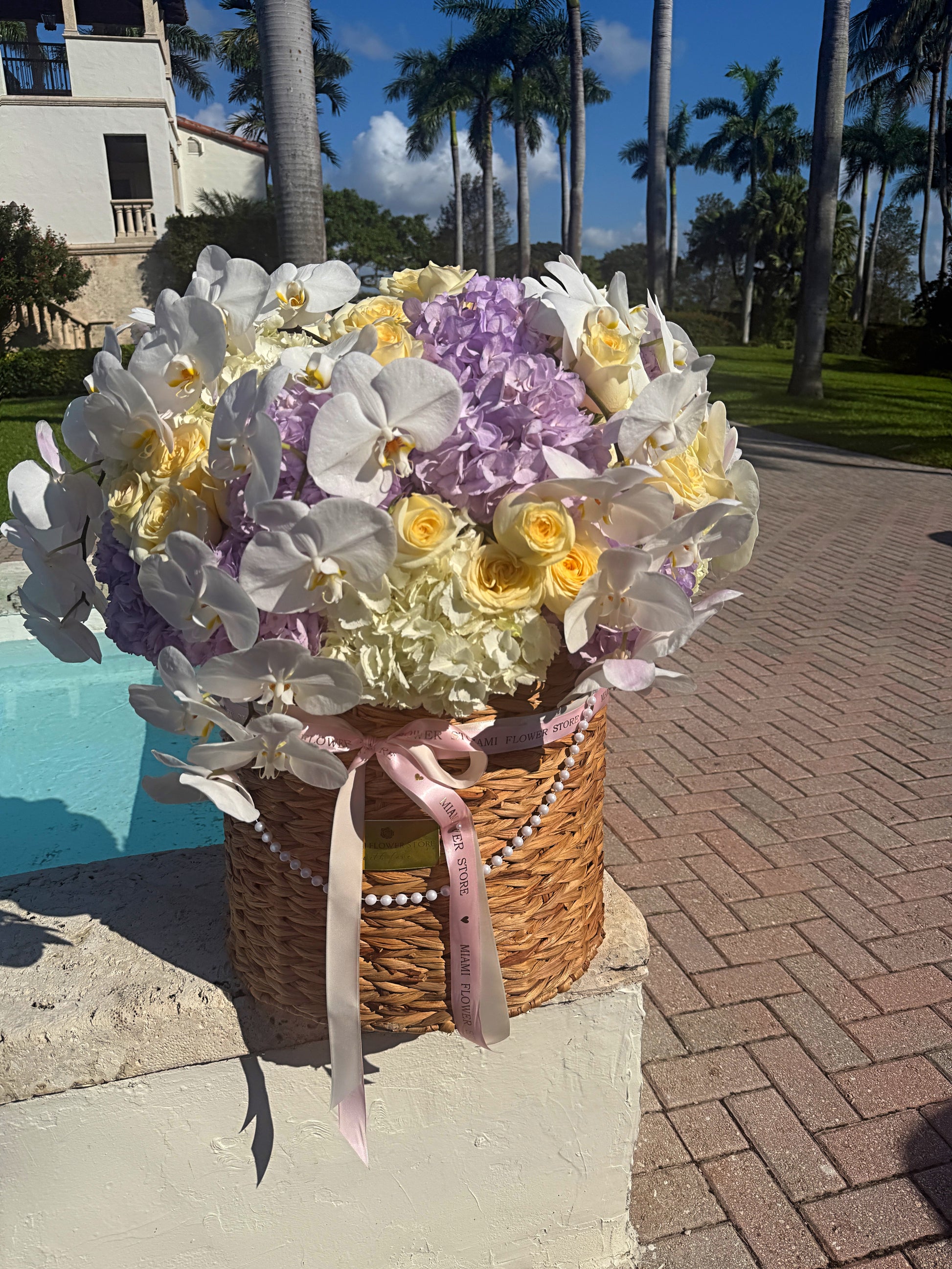 Lavender Flowers In A Basket/Hydrangea, Roses & Orchids - Miami Flower Store Same-Day Delivery Fort Lauderdale Brickell Aventura Las Olas Hallendale Beach Hollywood Sunny Isles