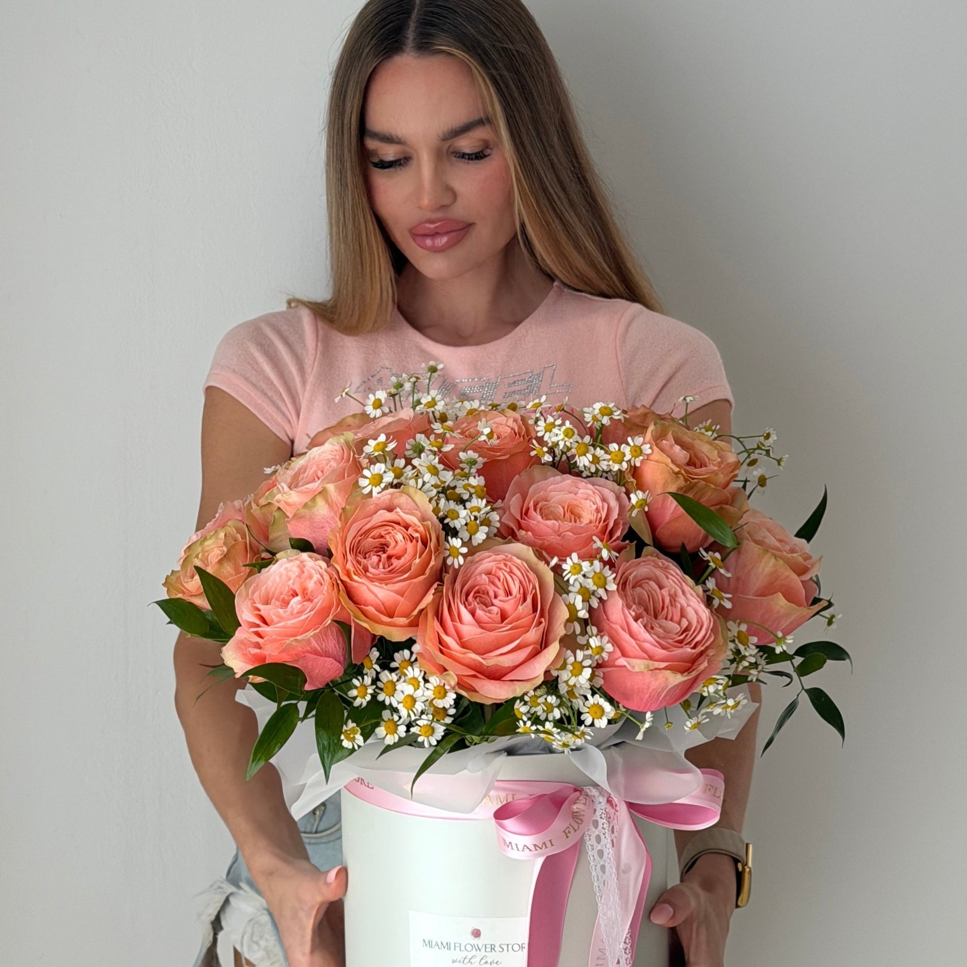 Roses & Chamomile Flower Bouquet In A Box - Miami Flower Store Same-Day Delivery Fort Lauderdale Brickell Aventura Las Olas Hallendale Beach Hollywood Sunny Isles