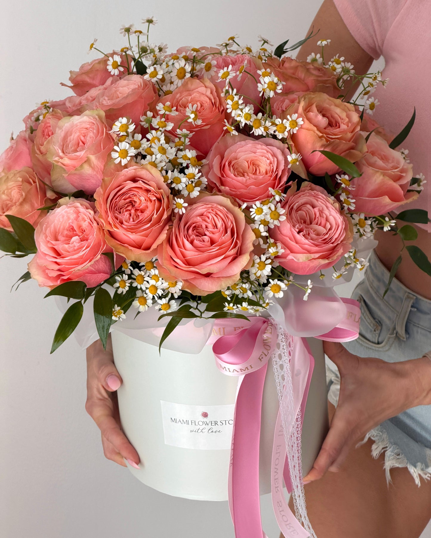 Roses & Chamomile Flower Bouquet In A Box - Miami Flower Store Same-Day Delivery Fort Lauderdale Brickell Aventura Las Olas Hallendale Beach Hollywood Sunny Isles