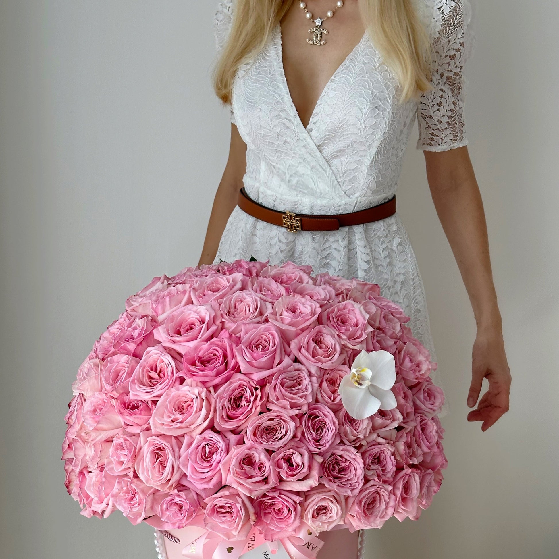 100 Classic Pink Rose Flower Bouquet In A Box - Miami Flower Store Delivery Fort Lauderdale