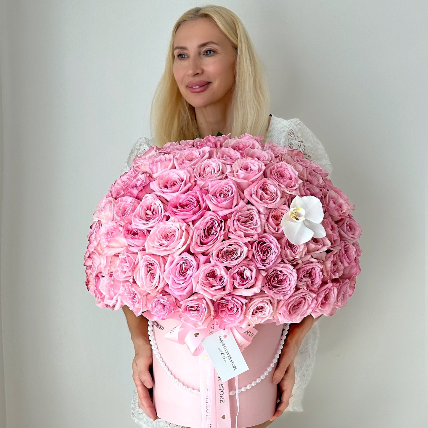 100 Classic Pink Rose Flower Bouquet In A Box - Miami Flower Store Delivery Fort Lauderdale