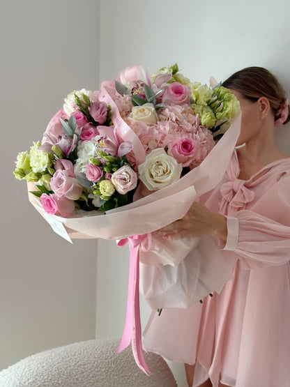 Pink & White Hydrangea Flower Bouquet With Roses & Spray Roses - Miami Flower Store Same-Day Delivery Fort Lauderdale Brickell Aventura Las Olas Hallendale Beach Hollywood Sunny Isles
