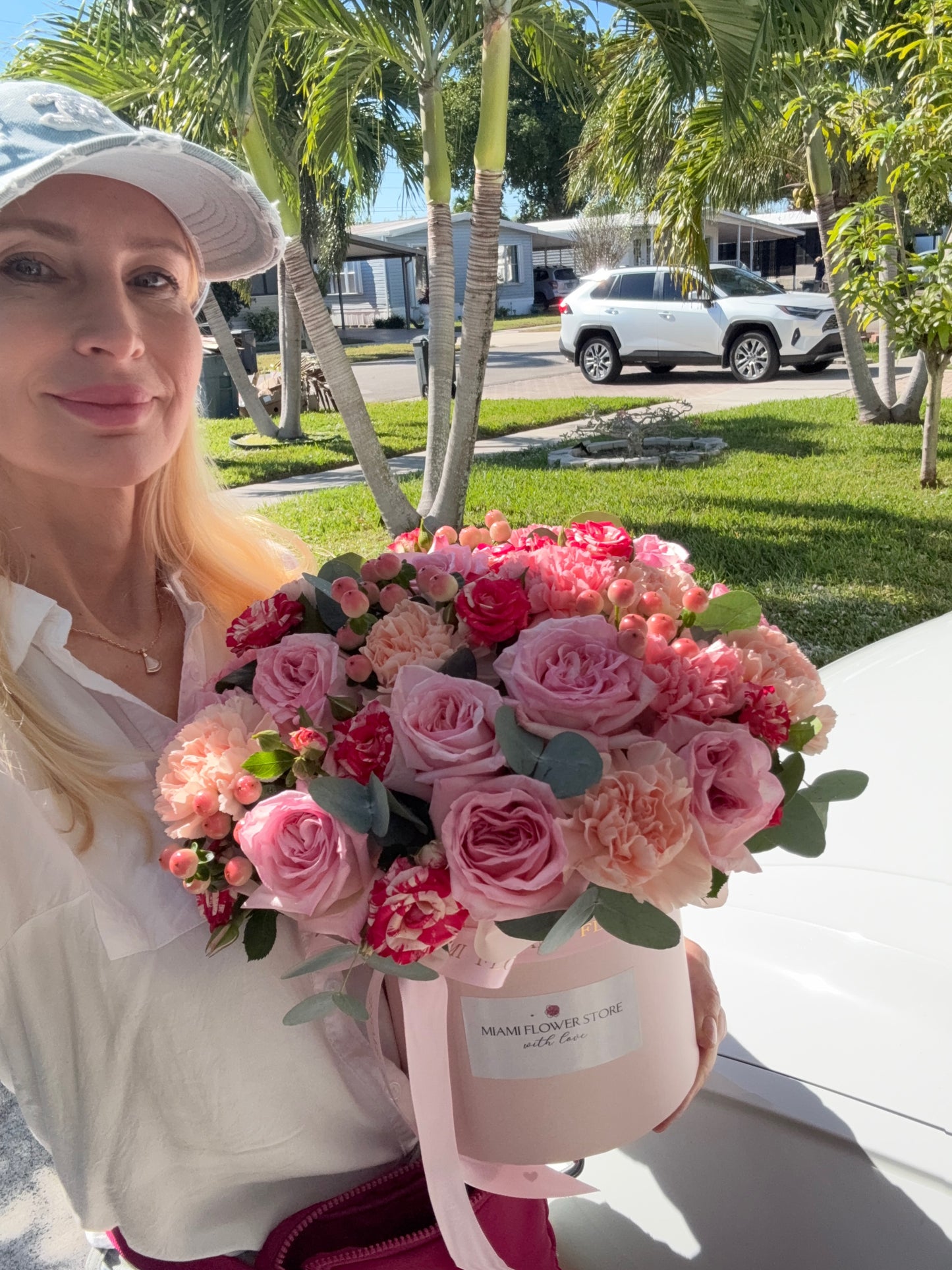 Roses & Carnations Flower Bouquet In A Box - Miami Flower Store Same-Day Delivery Fort Lauderdale Brickell Aventura Las Olas Hallendale Beach Hollywood Sunny Isles