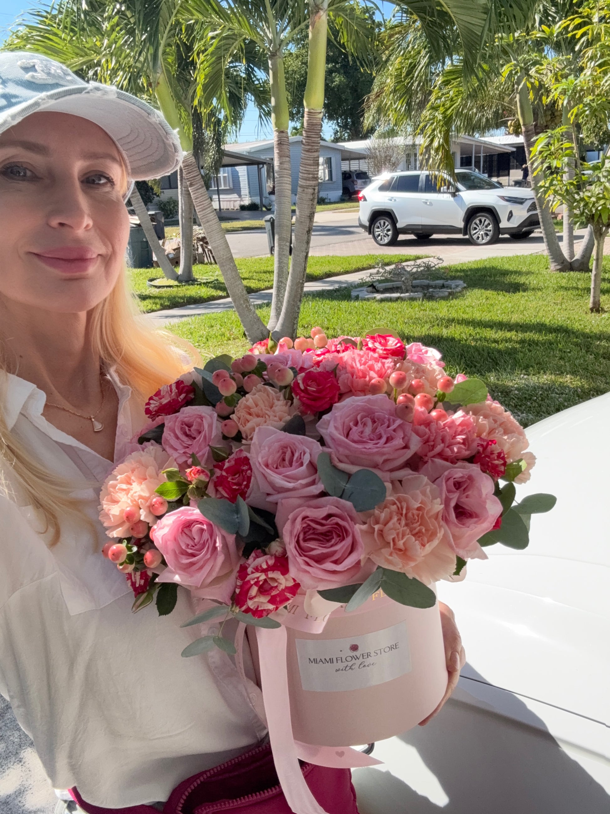 Roses & Carnations Flower Bouquet In A Box - Miami Flower Store Same-Day Delivery Fort Lauderdale Brickell Aventura Las Olas Hallendale Beach Hollywood Sunny Isles