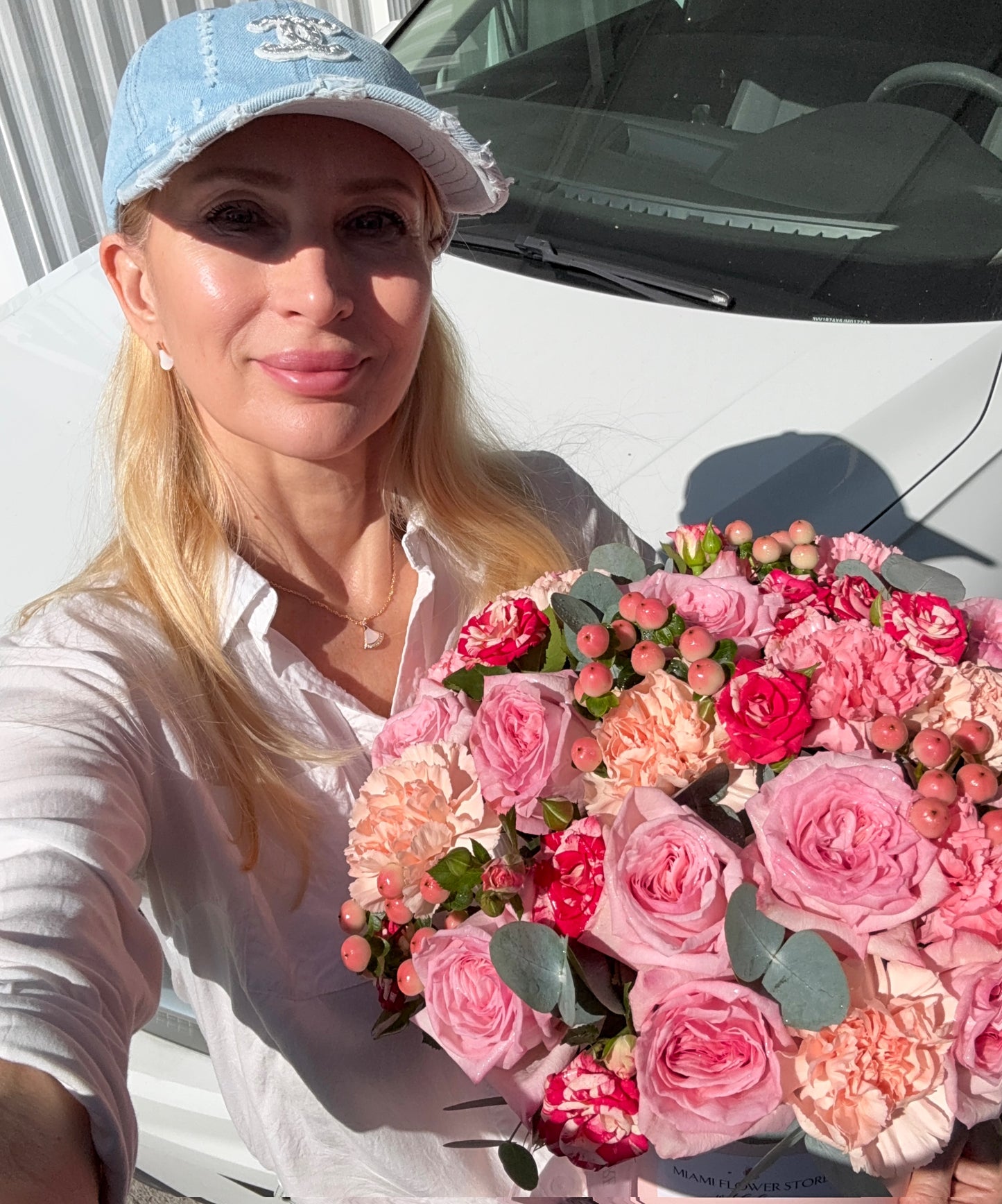 Roses & Carnations Flower Bouquet In A Box - Miami Flower Store Same-Day Delivery Fort Lauderdale Brickell Aventura Las Olas Hallendale Beach Hollywood Sunny Isles