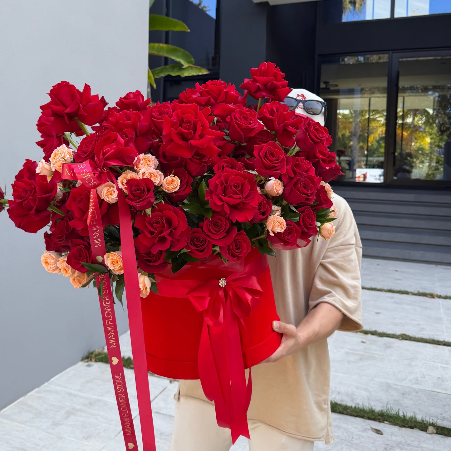 Red Rose Flower Arrangement In A Velvet Box/ Love Story/Romantic gift - Miami Flower Store Same-Day Delivery Fort Lauderdale Brickell Aventura Las Olas Hallendale Beach Hollywood Sunny Isles