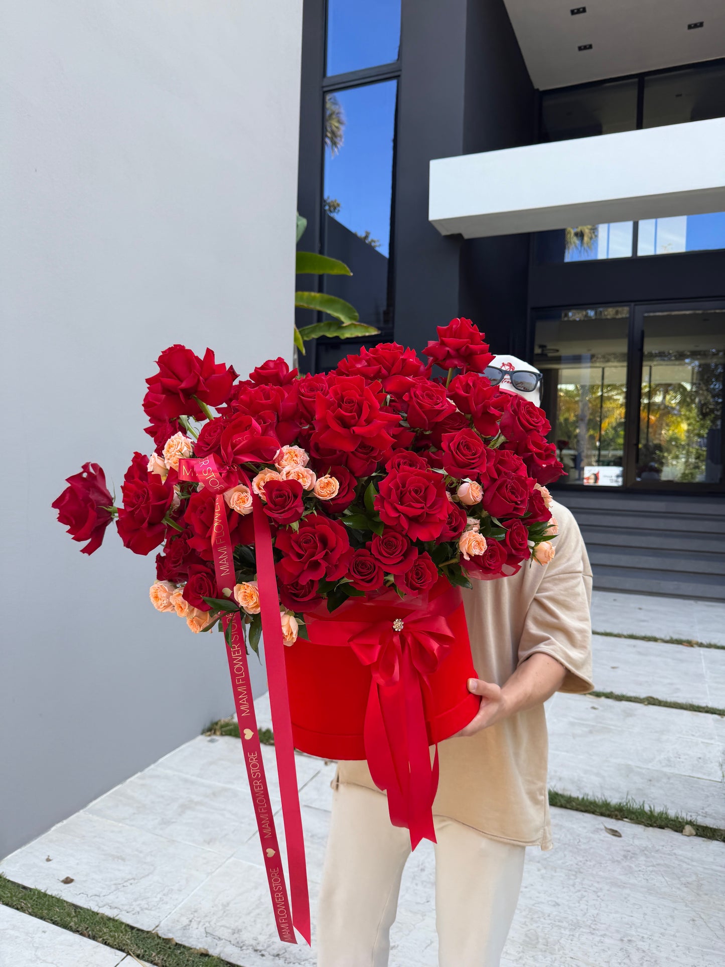 Red Rose Flower Arrangement In A Velvet Box/ Love Story/Romantic gift - Miami Flower Store Same-Day Delivery Fort Lauderdale Brickell Aventura Las Olas Hallendale Beach Hollywood Sunny Isles
