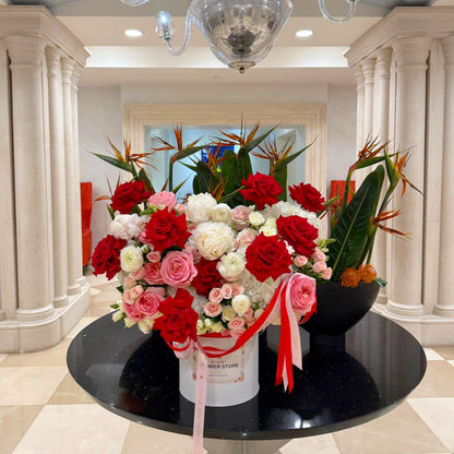 White And Red Rose Flower Bouquet In A Box/Royal Blush & Red Rose Arrangement - Miami Flower Store Same-Day Delivery Fort Lauderdale Brickell Aventura Las Olas Hallendale Beach Hollywood Sunny Isles