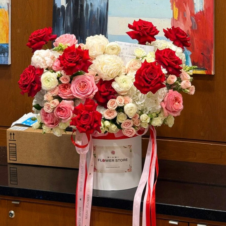 White And Red Rose Flower Bouquet In A Box/Royal Blush & Red Rose Arrangement - Miami Flower Store Same-Day Delivery Fort Lauderdale Brickell Aventura Las Olas Hallendale Beach Hollywood Sunny Isles