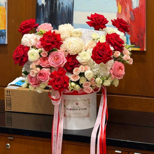 White Hydrangea And Red Rose es In A Box - Miami Flower Store Same-Day Delivery Fort Lauderdale Brickell Aventura Las Olas Hallendale Beach Hollywood Sunny Isles