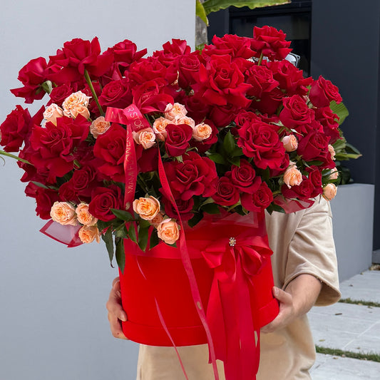 Red Rose Flower Arrangement In A Velvet Box/ Love Story/Romantic gift - Miami Flower Store Same-Day Delivery Fort Lauderdale Brickell Aventura Las Olas Hallendale Beach Hollywood Sunny Isles