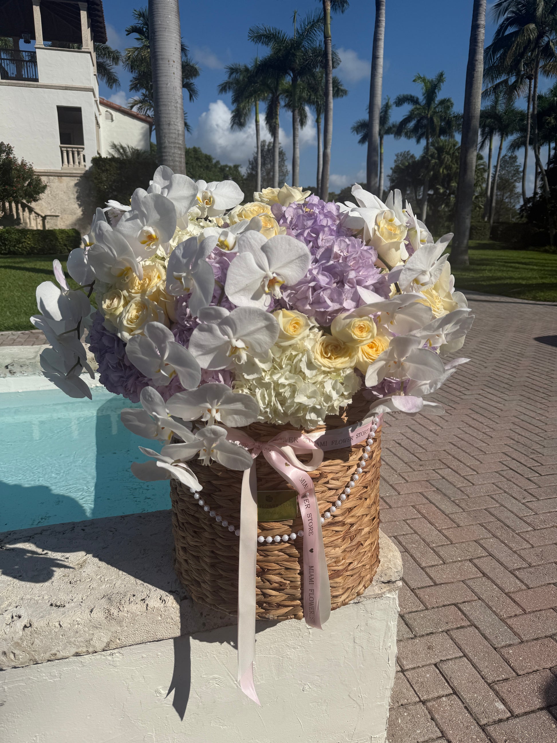 Lavender Flowers In A Basket/Hydrangea, Roses & Orchids - Miami Flower Store Same-Day Delivery Fort Lauderdale Brickell Aventura Las Olas Hallendale Beach Hollywood Sunny Isles