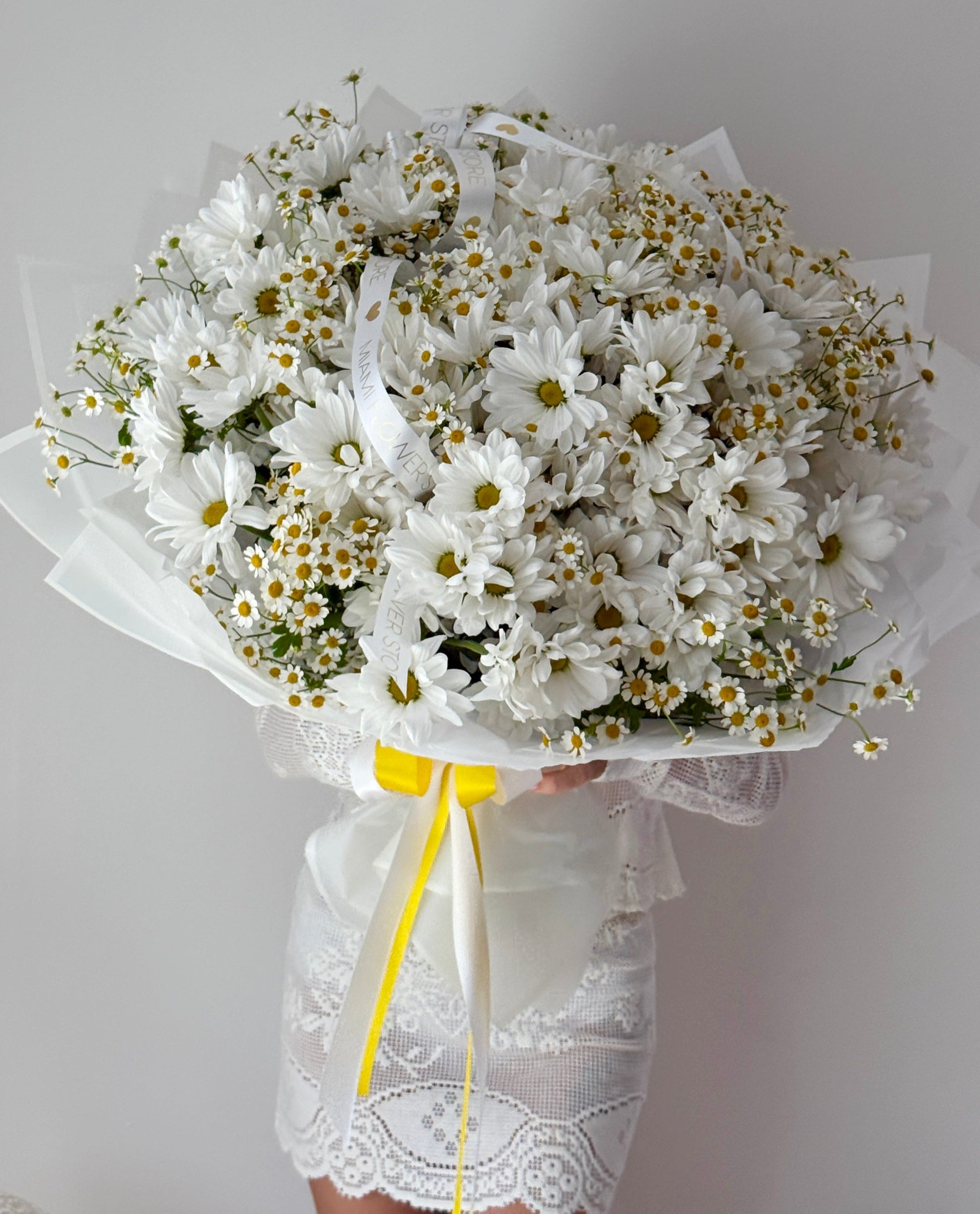 Luxury Daisy Flower Bouquet - Miami Flower Store Same-Day Delivery Fort Lauderdale Brickell Aventura Las Olas Hallendale Beach Hollywood Sunny Isles