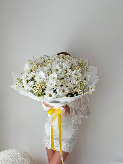 Luxury Daisy Flower Bouquet - Miami Flower Store Same-Day Delivery Fort Lauderdale Brickell Aventura Las Olas Hallendale Beach Hollywood Sunny Isles