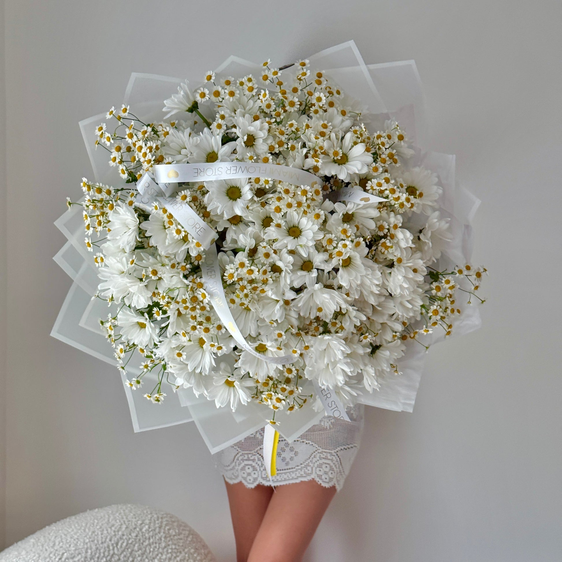 Luxury Daisy Flower Bouquet - Miami Flower Store Same-Day Delivery Fort Lauderdale Brickell Aventura Las Olas Hallendale Beach Hollywood Sunny Isles