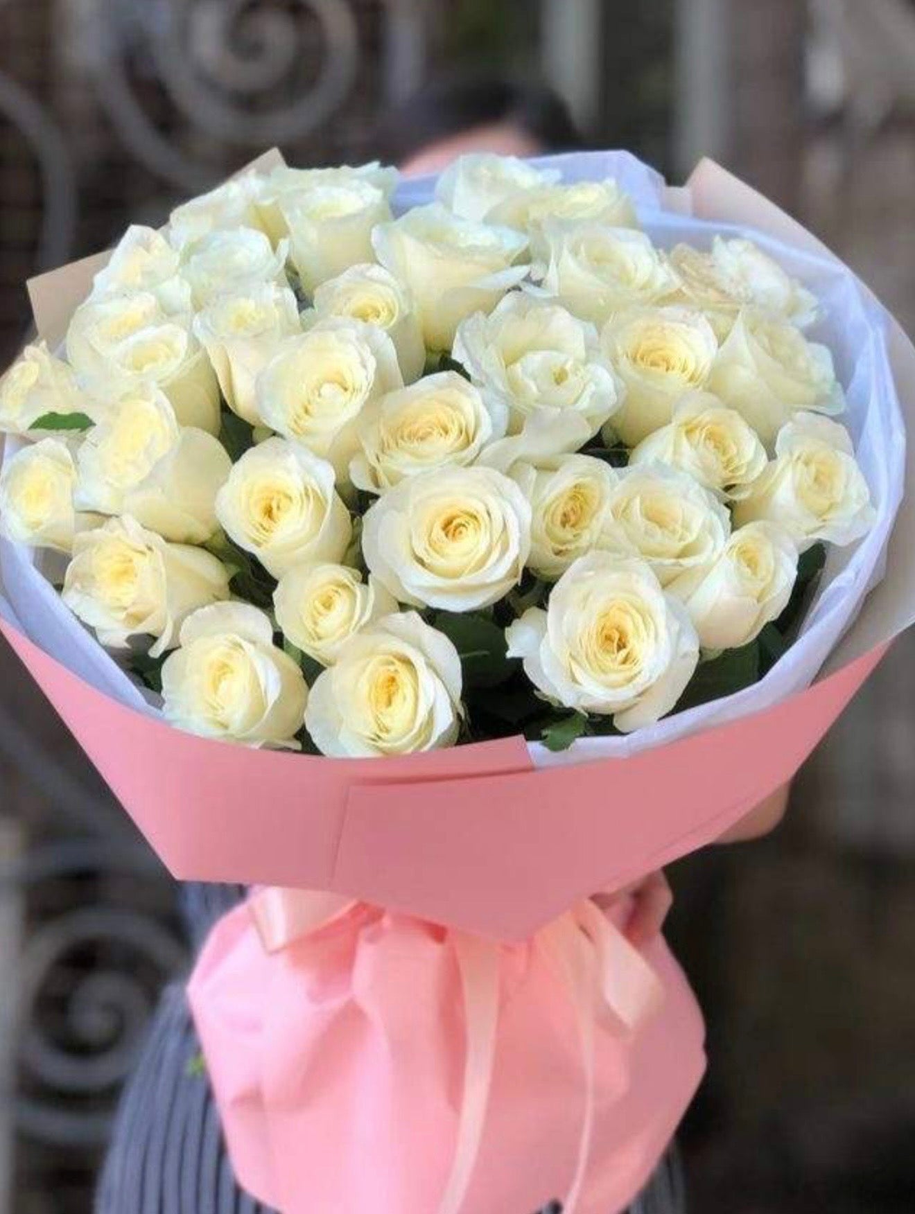 25 White Rose Flower Bouquet - Miami Flower Store Same-Day Delivery Fort Lauderdale Brickell Aventura Las Olas Hallendale Beach Hollywood Sunny Isles