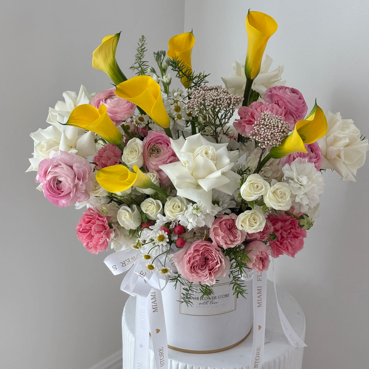 White Calla Lilies, Roses, Ranunculus Flower Arrangement/Wildflower Bouquet - Miami Flower Store Same-Day Delivery Fort Lauderdale Brickell Aventura Las Olas Hallendale Beach Hollywood Sunny Isles