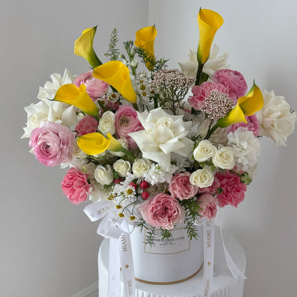 White Calla Lilies, Roses, Ranunculus Flower Arrangement/Wildflower Bouquet - Miami Flower Store Same-Day Delivery Fort Lauderdale Brickell Aventura Las Olas Hallendale Beach Hollywood Sunny Isles