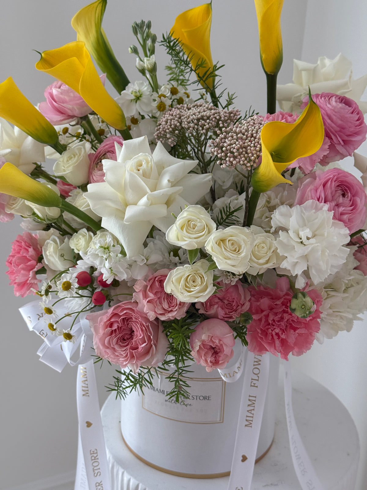 White Calla Lilies, Roses, Ranunculus Flower Arrangement/Wildflower Bouquet - Miami Flower Store Same-Day Delivery Fort Lauderdale Brickell Aventura Las Olas Hallendale Beach Hollywood Sunny Isles