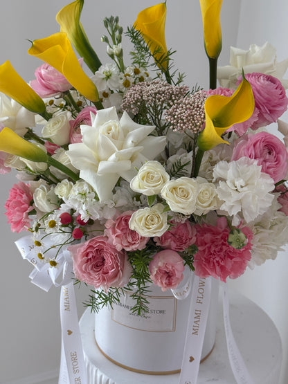 White Calla Lilies, Roses, Ranunculus Flower Arrangement/Wildflower Bouquet - Miami Flower Store Same-Day Delivery Fort Lauderdale Brickell Aventura Las Olas Hallendale Beach Hollywood Sunny Isles