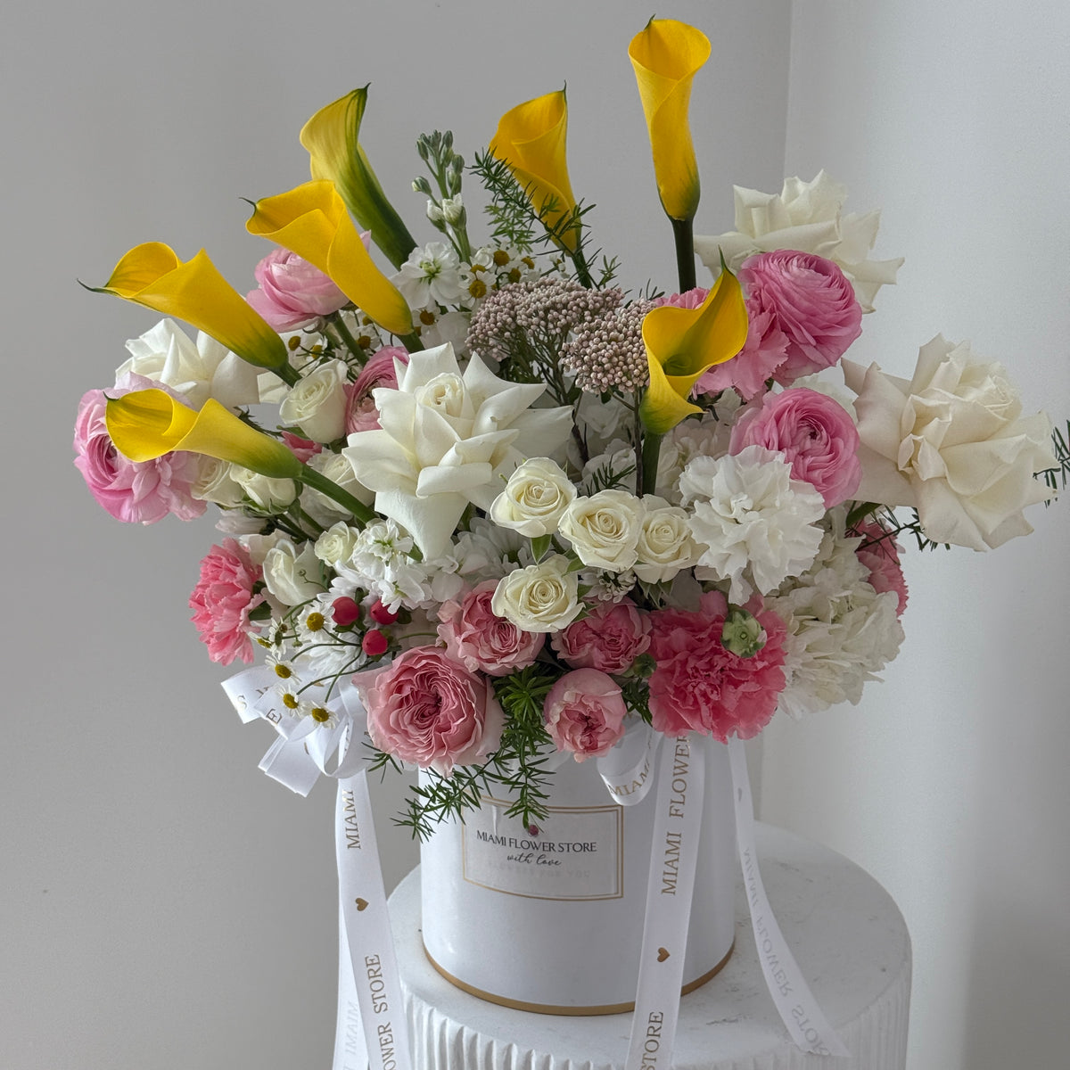White Calla Lilies, Roses, Ranunculus Flower Arrangement/Wildflower Bouquet - Miami Flower Store Same-Day Delivery Fort Lauderdale Brickell Aventura Las Olas Hallendale Beach Hollywood Sunny Isles