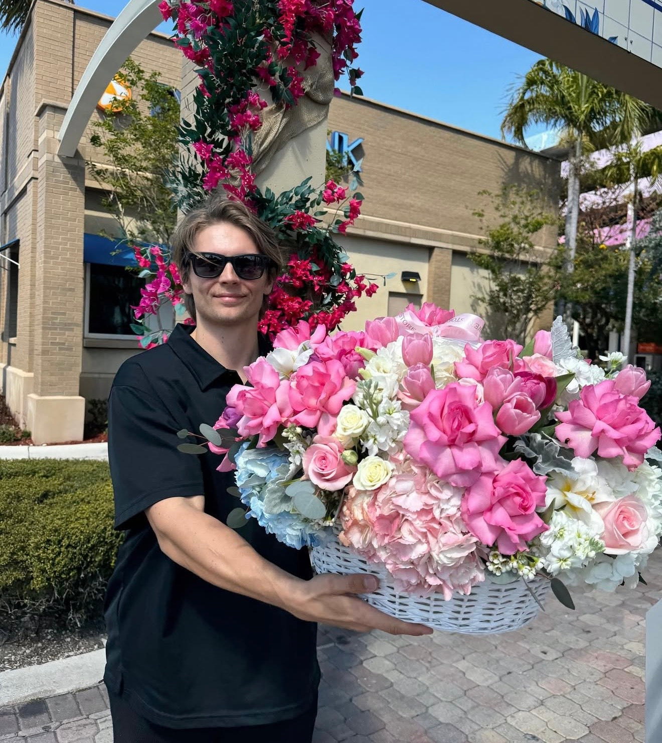 Flower Basket Mixed Of Roses & Hydrangea/ Multi-Colored - Miami Flower Store Same-Day Delivery Fort Lauderdale Brickell Aventura Las Olas Hallendale Beach Hollywood Sunny Isles