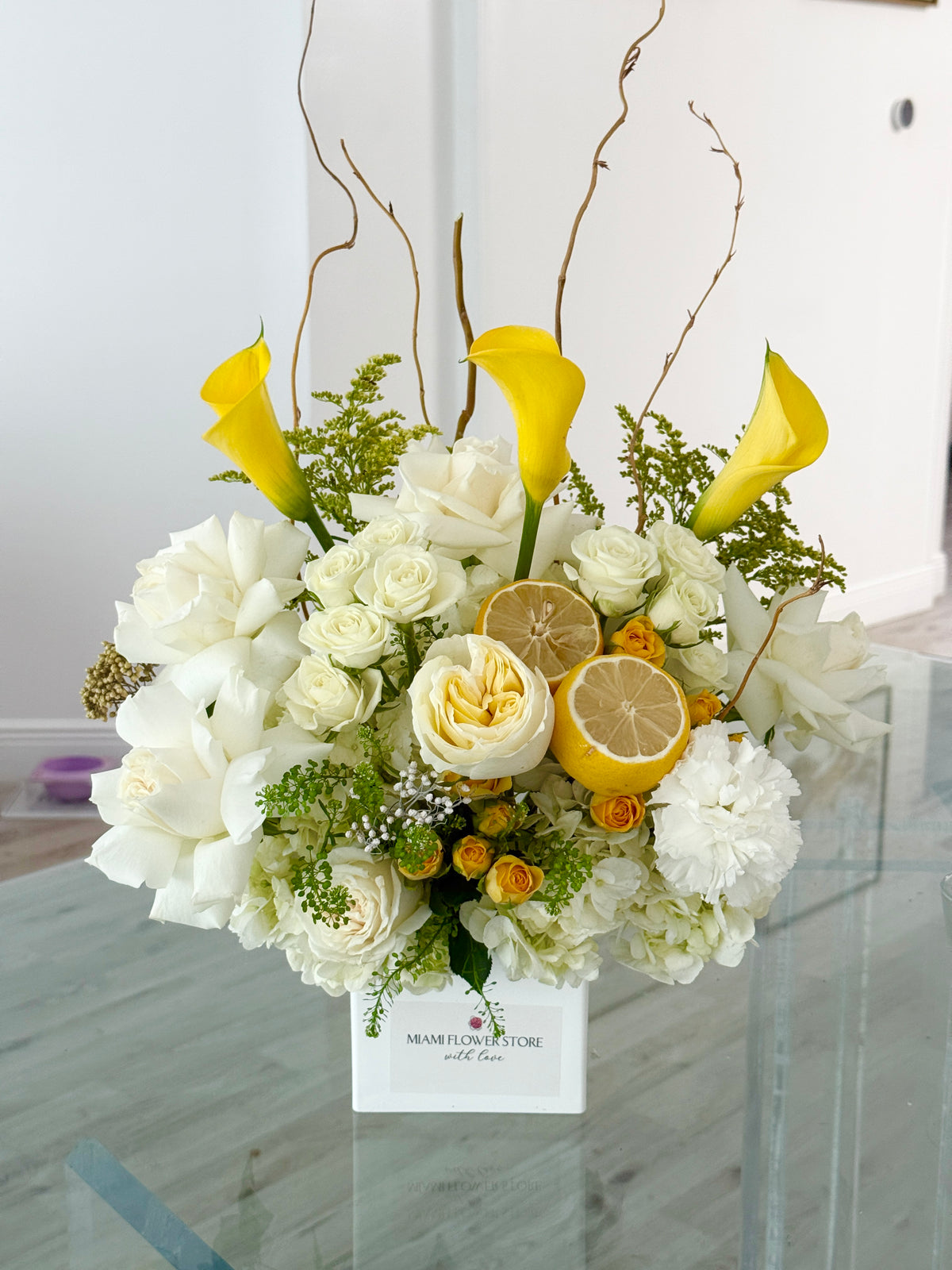 White & Yellow Table Centerpiece With Roses, Calla Lilies, Lemons| Flowers For Decor - Miami Flower Store Same-Day Delivery Fort Lauderdale Brickell Aventura Las Olas Hallendale Beach Hollywood Sunny Isles
