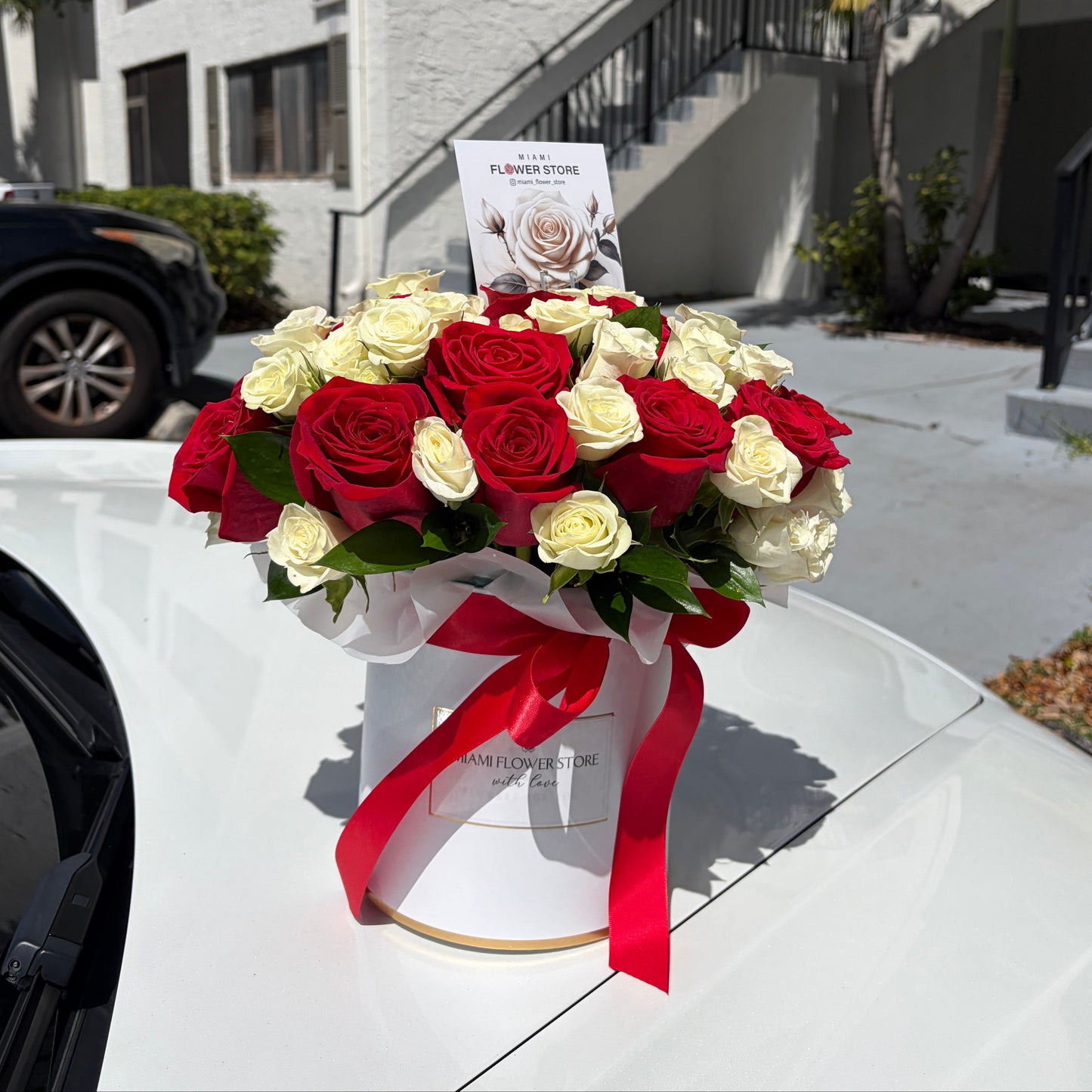 White And Red Roses In A Flower Box - Miami Flower Store Same-Day Delivery Fort Lauderdale Brickell Aventura Las Olas Hallendale Beach Hollywood Sunny Isles
