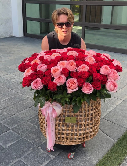 200 Pink And Red Rose Bouquet In A Basket/Grand Romance Rose Basket - Miami Flower Store Same-Day Delivery Fort Lauderdale Brickell Aventura Las Olas Hallendale Beach Hollywood Sunny Isles