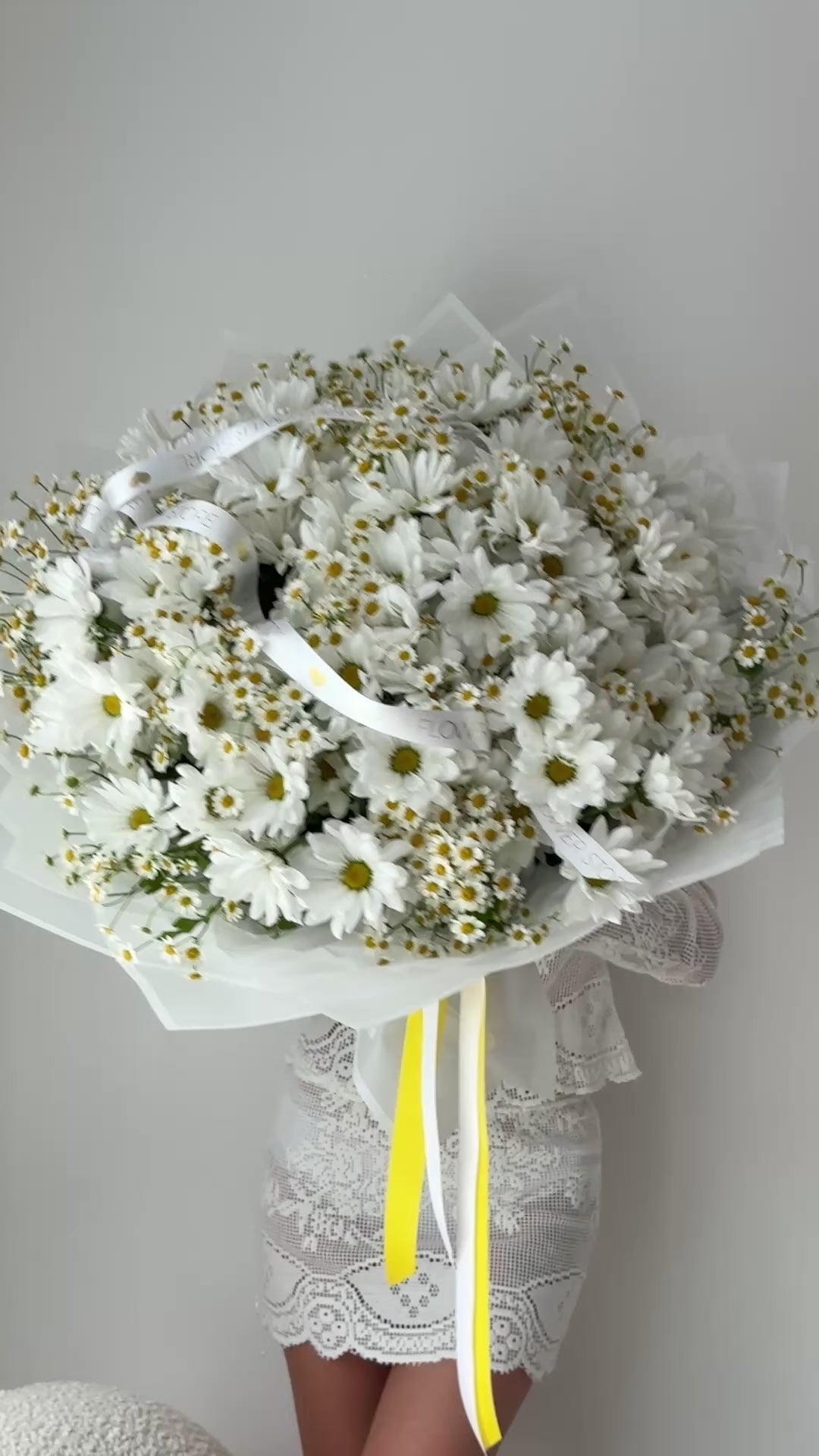 Luxury Daisy Flower Bouquet - Miami Flower Store Same-Day Delivery Fort Lauderdale Brickell Aventura Las Olas Hallendale Beach Hollywood Sunny Isles