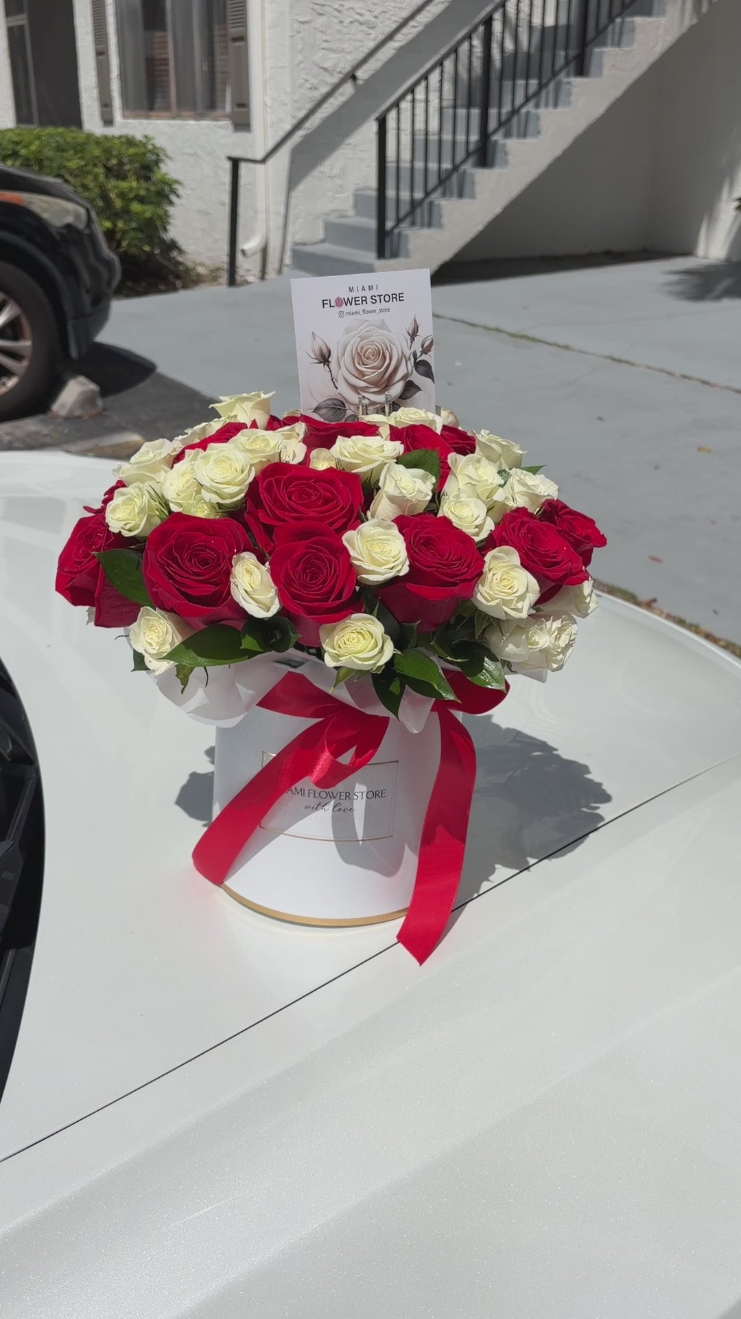White And Red Roses In A Flower Box - Miami Flower Store Same-Day Delivery Fort Lauderdale Brickell Aventura Las Olas Hallendale Beach Hollywood Sunny Isles