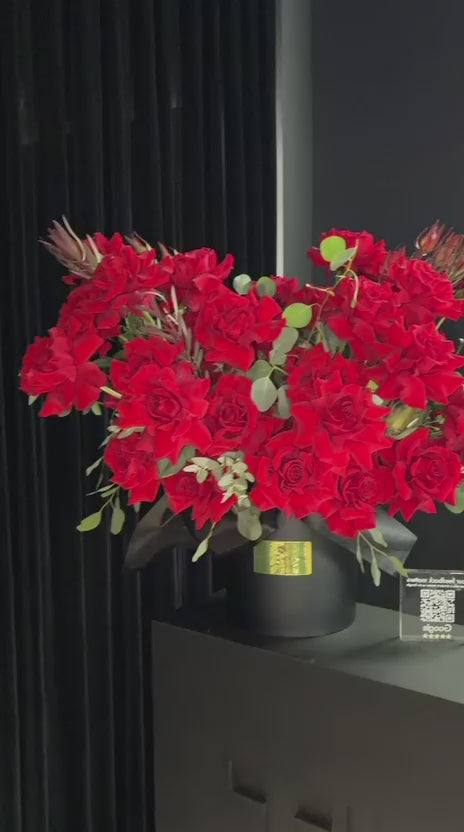 French Red Rose Flower Bouquet In A Gold Box - Miami Flower Store Same-Day Delivery Fort Lauderdale Brickell Aventura Las Olas Hallendale Beach Hollywood Sunny Isles